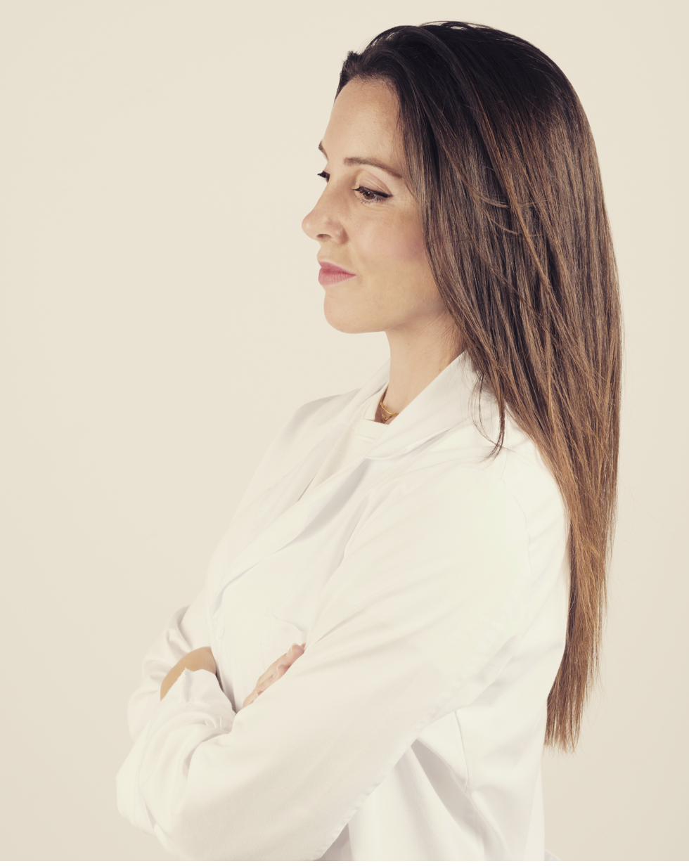 Dra. Natalia Cárdenas en consulta